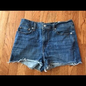 Levi cut off shorts sz 29